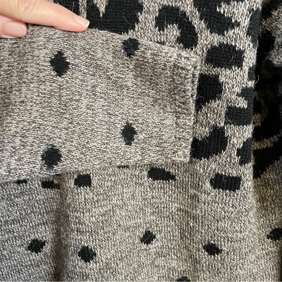 DIVINE heart women’s sweater cowl neck boxy super soft gray leopard size large - Picture 7 of 14